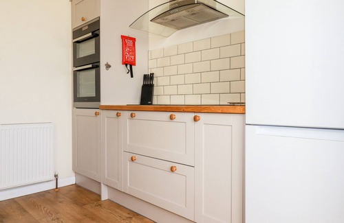 Crantock Cottage | SEAWYNDS, pet friendly, character holiday cottage in Crantock