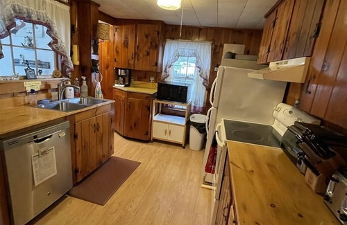 Sebago Cottage | SEBAGO LAKE BEACHFRONT