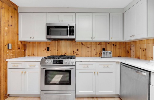 South Casco House | Sebago Lake Direct Waterfront 3bed 2bath with Sandy Beach, Mooring and Boat Dock