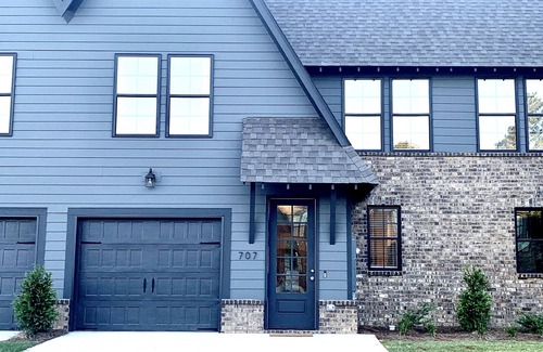 Auburn - Opelika House | SEC House-2025 FB game weekends include 4 endzone tickets 2 night min-sleeps 8