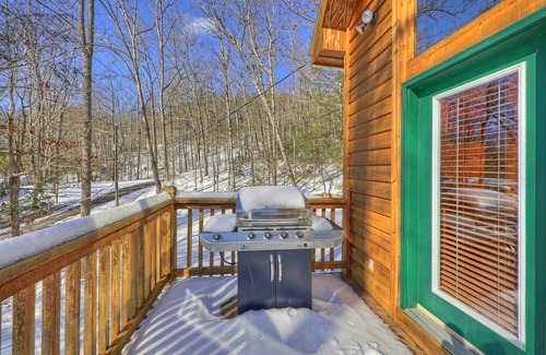 Gatlinburg Cabin | Secluded 1 Bedroom Cabin Bordering The Great Smoky Mountain National Park