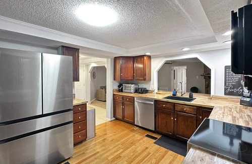 Trenton House | Secluded 10-acre villa, sleeps 23, hot tub!
