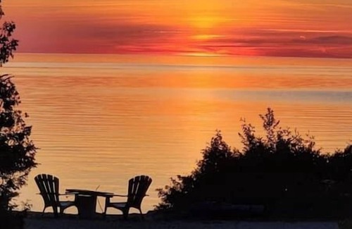 Kincardine Cottage | Secluded 1200' beachfront private 64 acre log home