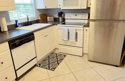 Kenmont Apartment | Secluded 1bed 1bath cottage near the beach