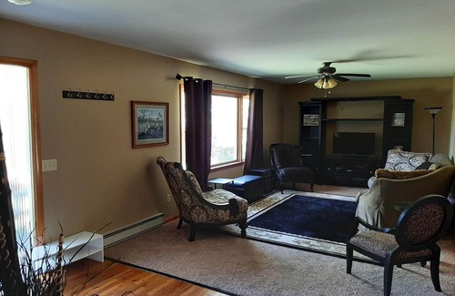 New Florence House | Secluded 2 bedroom home close to Hermann