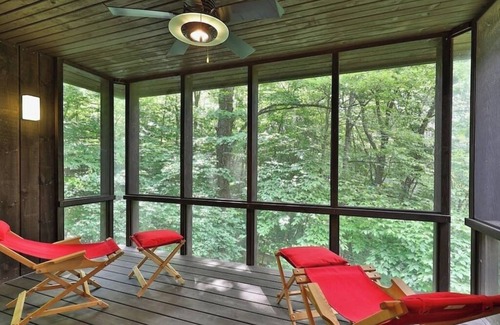 Plymouth House | Secluded 2600 sq ft home 15 min from Okemo+Killington
