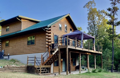 Norfork House | Secluded 2k sq ft Log Home on 5-acre, 5 min to world-class trout waters and lake