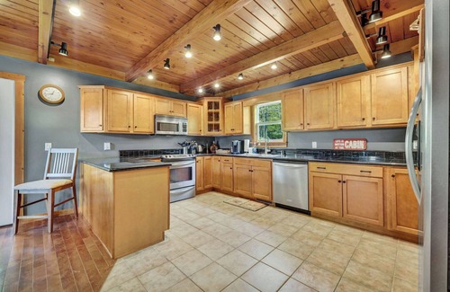 Salamanca Cabin | Secluded 3BR Cabin | Deck, Fire Pit, Fireplace