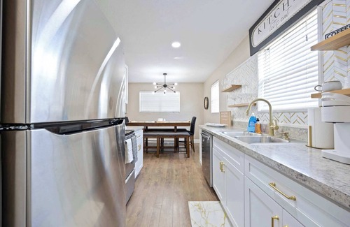 Tropic House | Secluded 4bed/2ba Bungalow with Amazing Outdoor Space!