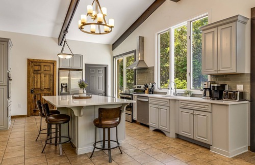 Asheville House | Secluded 4BR Lodge & Historic Cabin Near AVL w/2 Hot Tubs + Biltmore Pass