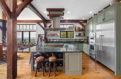 Ludlow House | Secluded 5-BR Estate 10-Min to Okemo