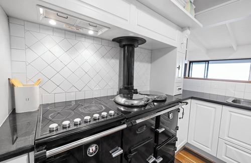Mount Dandenong House | Secluded 6 bedroom home with stunning views.