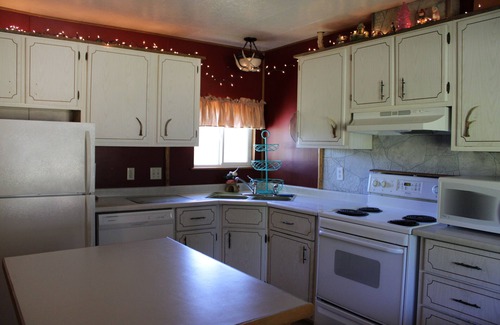 Harvard House | Secluded 77-Acre Retreat, Pet-Friendly Cabin Near Univ. of Idaho & WSU.