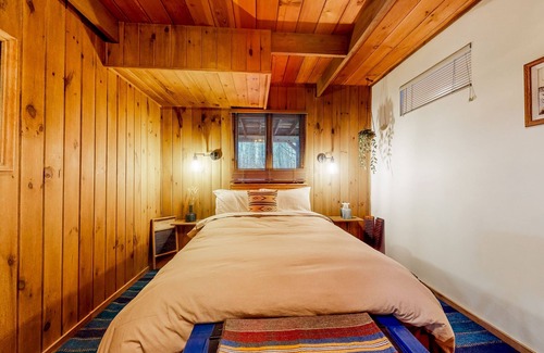 East Jamaica House | Secluded A-frame home near Mt. Snow and Stratton Ski with wood stove & streaming
