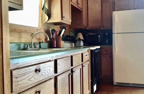 Muddy Pond Cabin | Secluded and Romantic Cabin ~ 35 Private Secluded Acres ~ Jacuzzi Tub!
