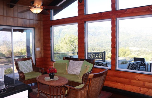 North Fork House | Secluded and scenic Bass Lake/Yosemite area cabin with decks, grill & fireplace