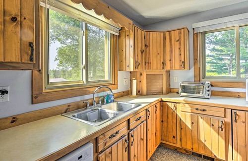 Friendship House | Secluded Arkdale Retreat: 10 Acres w/ Deck!