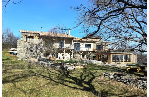 Simiane-la-Rotonde House | Secluded artist's house + indoor pool