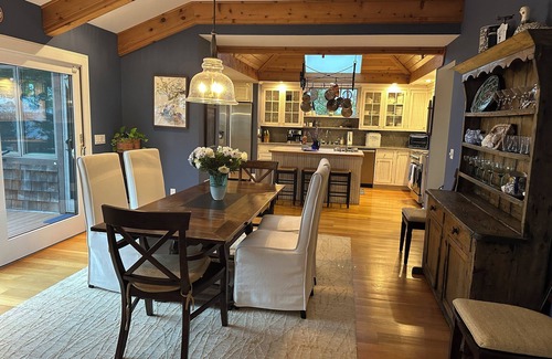 Grahams Island State Park House | Secluded Bayfront Retreat — Cozy Southampton Escape
