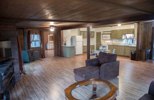 Eureka Springs House | Secluded Beaver Lake Cabin close to Eureka Springs