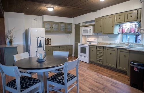 Eureka Springs House | Secluded Beaver Lake Cabin close to Eureka Springs