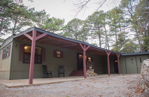 Eureka Springs House | Secluded Beaver Lake Cabin close to Eureka Springs