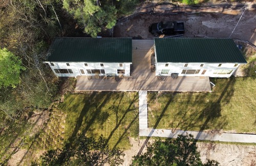 Grapeland House | Secluded Cabin 2 directly on Houston County Lake
