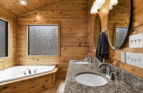 Morganton Cabin | Secluded Cabin | Dog Friendly | Hot tub | Pool Table | 10min to BR