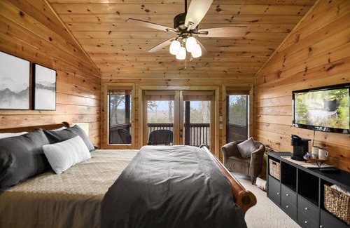 Morganton Cabin | Secluded Cabin | Dog Friendly | Hot tub | Pool Table | 10min to BR