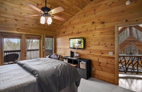 Morganton Cabin | Secluded Cabin | Dog Friendly | Hot tub | Pool Table | 10min to BR