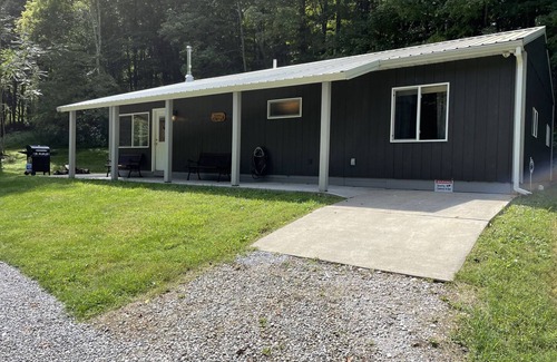 Logan Cabin | Secluded Cabin Getaway in Hocking Hills with Hot Tub Old Man's Cave Ash Cave