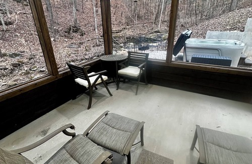 Parthenon Cabin | Secluded cabin next to creek with hot tub + fire pit. Walking distance to river.