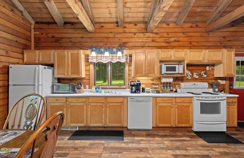 Avoca Cabin | Secluded cabin on creek-Hiking, Fire Pit, Large Yard, Pet Friendly!