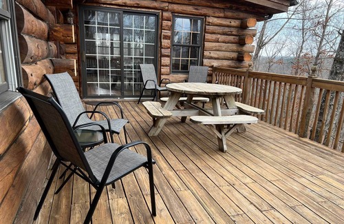 Pickens Cabin | Secluded Cabin w/Spacious Kitchen & Dining Area!