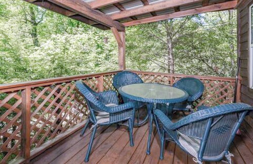 Lake Toxaway Cabin | Secluded Cabin with Fire Pit and Pickleball