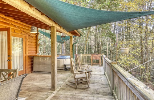 Cashes Valley Cabin | Secluded Cabin with Private Hot Tub, WiFi, Gas Fireplace, Central AC, and W/D