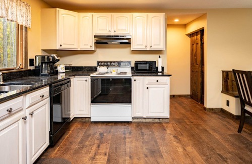 Cohocton Cabin | Secluded Cabin with walking trails & Hot Tub