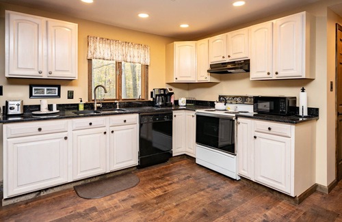 Cohocton Cabin | Secluded Cabin with walking trails & Hot Tub