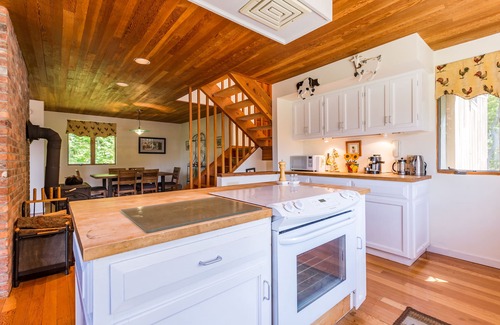Peru House | Secluded Chalet, Mountain Views, Sauna+ Hotub (Near Stratton, Magic, Bromley Mt)