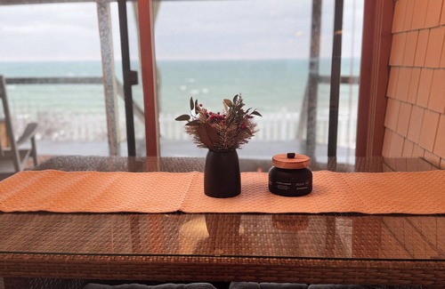 South Haven House | Secluded Charm on the Bluff: Sunset Views, Hot Tub & Stunning Lake Scenery!