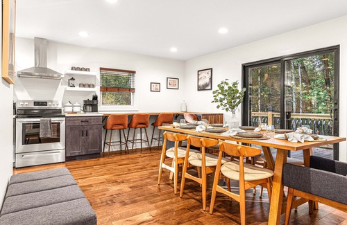 Alexander House | Secluded Chic Design: 15min AVL-GameRm-Sauna-HotTub