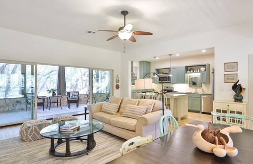 Kerrville House | Secluded cottage close to town with firepit