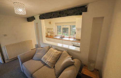 Tenbury Wells Cottage | Secluded Cottage, surrounded by Common Land. 10 minute walk to local country pub