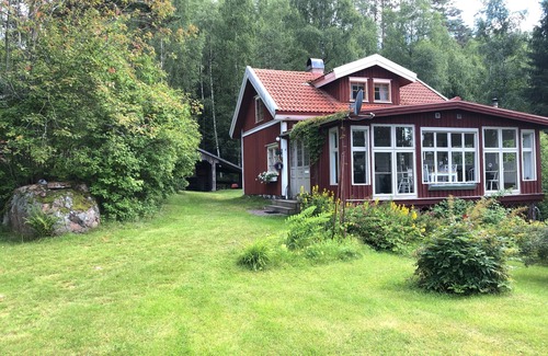 Gunnarskog Cottage | Secluded cottage with a lake view & private jetty