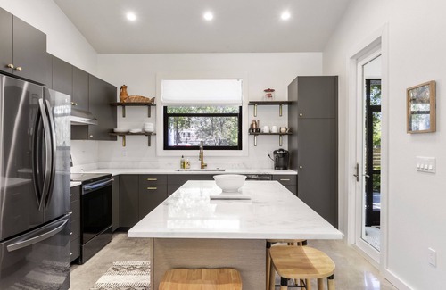 The Meadows House | Secluded Cottage with Hot Tub, Walking Distance to Benderson and UTC.
