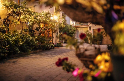 Marina District Apartment | Secluded Courtyard Studio with Kitchen & Private Entrance