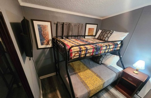 Raleigh Cottage | Secluded Cozy Guest house Newly Renovated 3BR/2BA