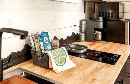 Chugiak Cabin | Secluded Cozy Wooden Cabin in Anchorage, Alaska