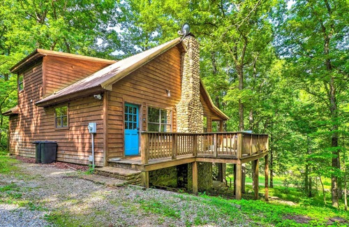 Newnata Cabin | Secluded Creekside Cabin w/ Kayaks Provided