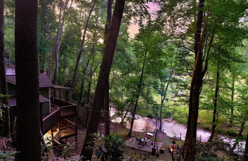 Morganton Cabin | Secluded Creekside Cabin in Morganton near Linville Gorge - hot tub